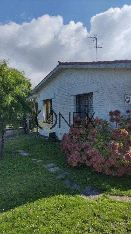 Casa ID.4406 - SE VENDE EXCELENTE PROPIEDAD EN ATLANTIDA, DE CUATRO DORMITORIOS