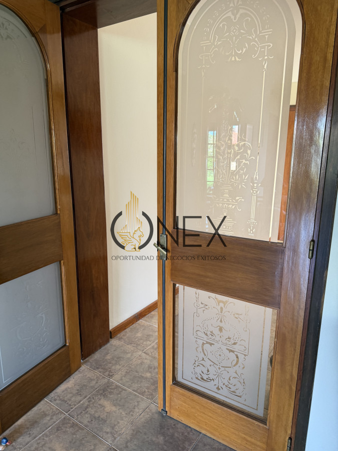 Casa ID.3526 - Se vende casa 5 dormitorios a pasos del centro de Tacuarembó 