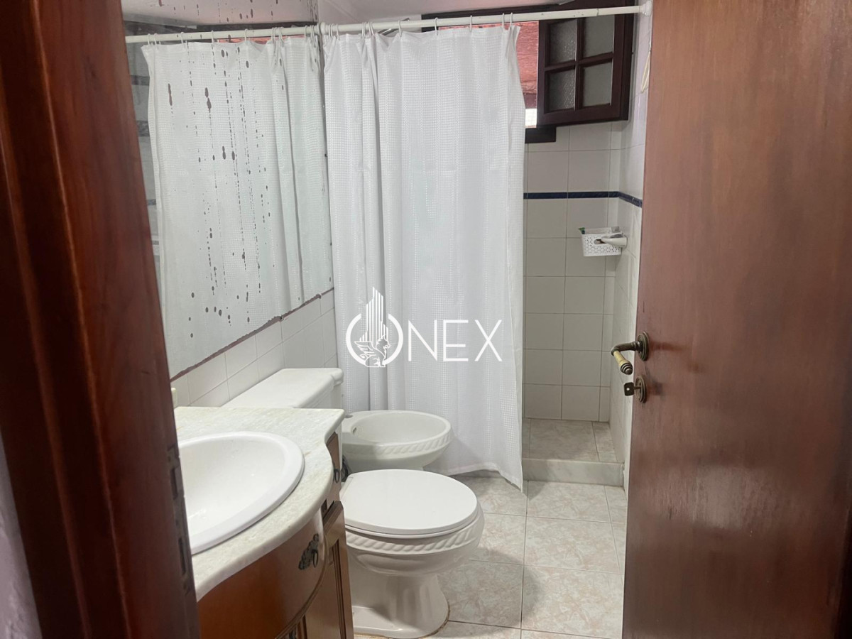 Casa ID.4580 - Venta casa de 4 dormitorios y 4 baños a 5 cuadras de la playa mansa.