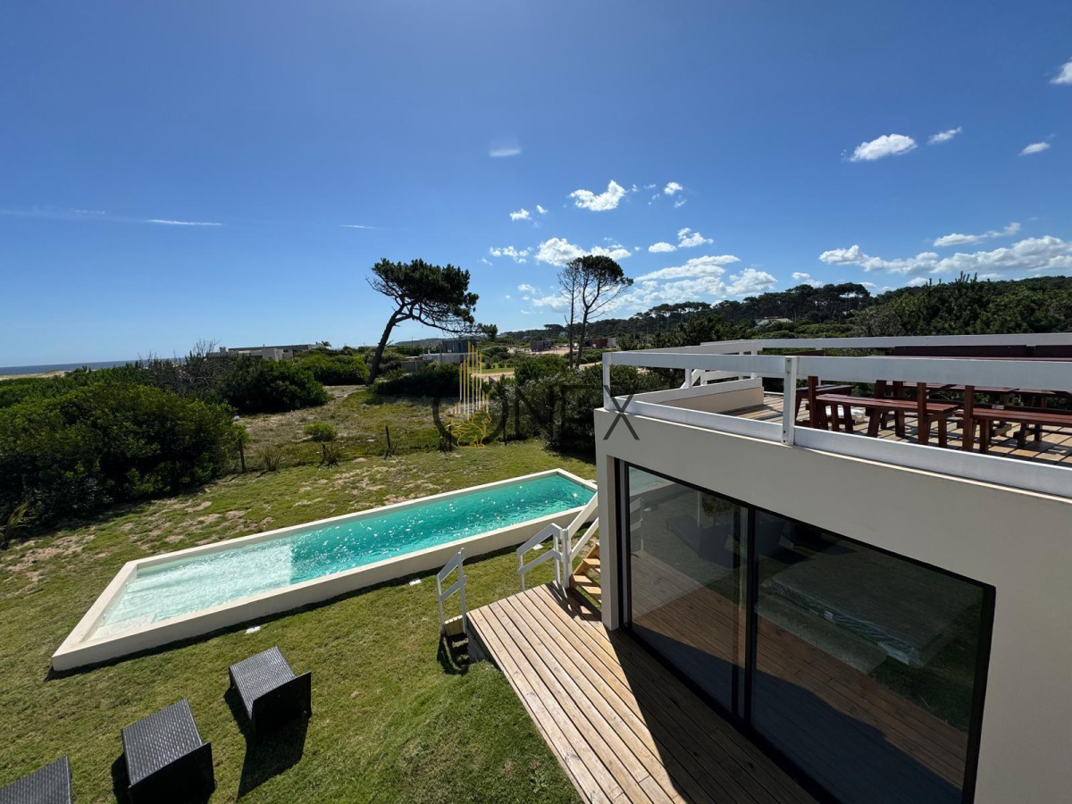Casa ID.1404 - ¡Se vende espectacular casa a estrenar! de tres dormitorios, en Club del Lago, Punta Ballena  