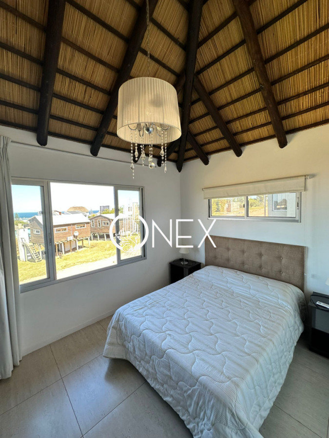 Casa ID.4559 - Venta casa de 4 dormitorios con vista al mar en Punta del Diablo.