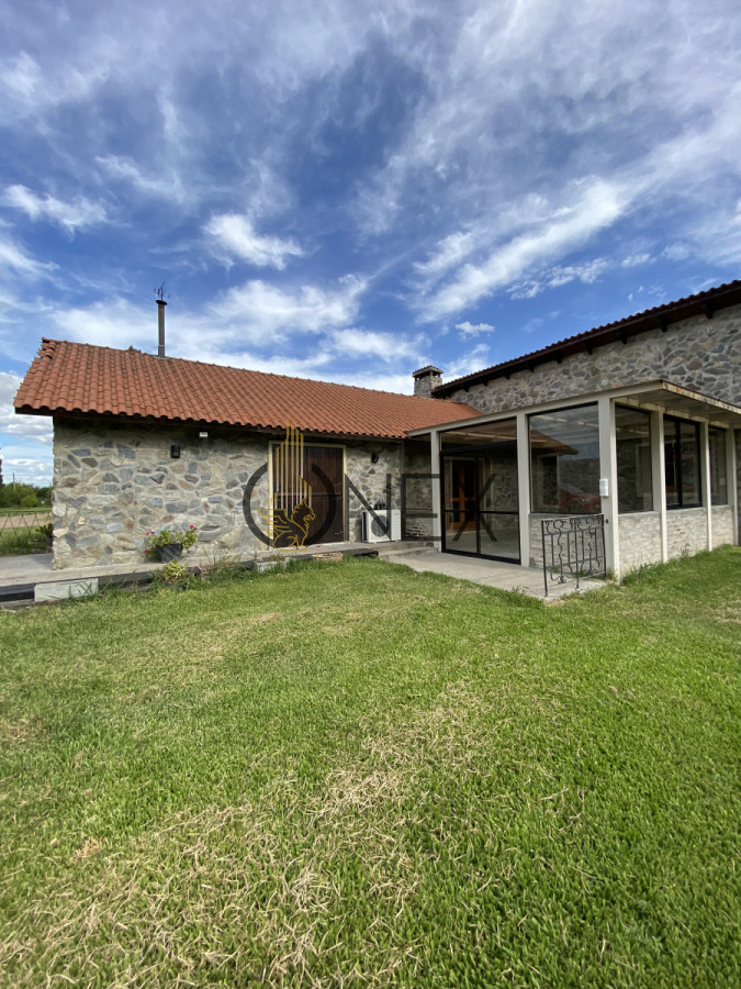 Casa ID.1557 - HERMOSA CASA DE PIEDRA EN VENTA 