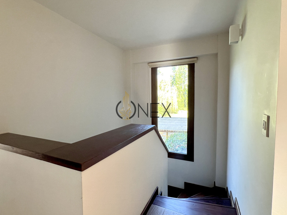 Casa ID.1871 - VENTA CASA 4 DORMITORIOS, 4 BAÑOS + SERVICIO, PISCINA Y PARRILLERO, BARRIO PRIVADO, LA TAHONA