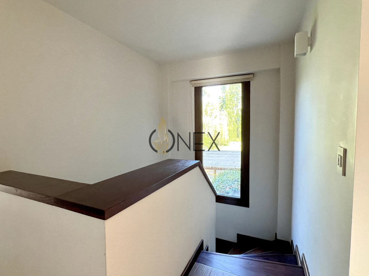 Casa ID.1871 - VENTA CASA 4 DORMITORIOS, 4 BAÑOS + SERVICIO, PISCINA Y PARRILLERO, BARRIO PRIVADO, LA TAHONA