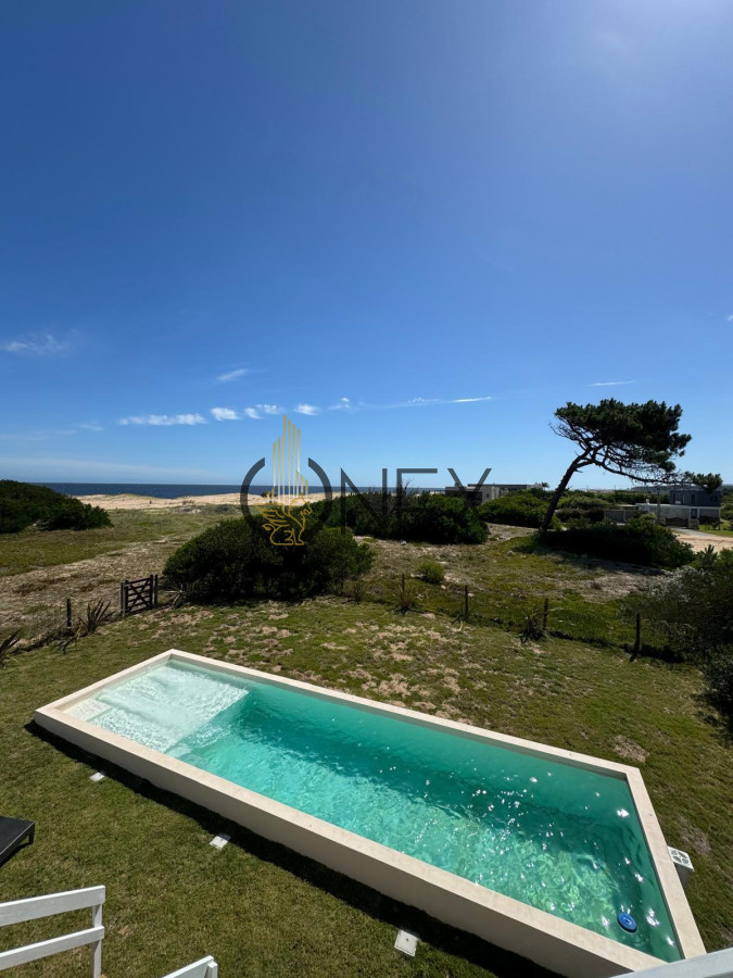 Casa ID.1404 - ¡Se vende espectacular casa a estrenar! de tres dormitorios, en Club del Lago, Punta Ballena  