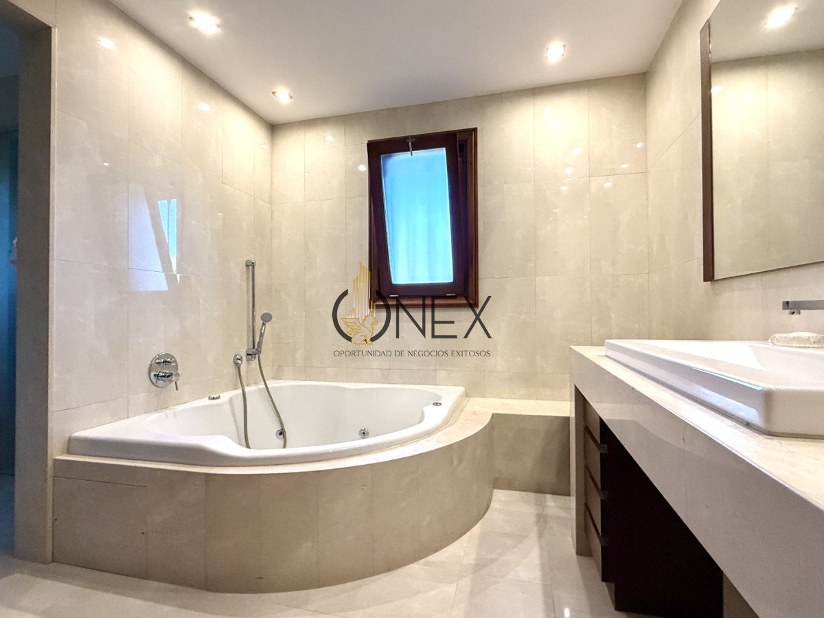 Casa ID.3611 - VENTA CASA 4 DORMITORIOS + SERVICIO, CARRASCO SUR