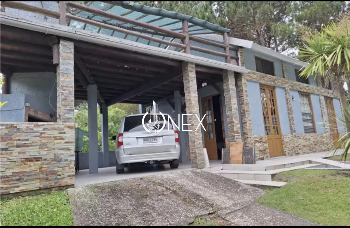 Casa ID.4627 - Oportunidad venta de casa en Maldonado solanas cuatro dormitorios cuatro baños piscina climatizada terraza con parrillero