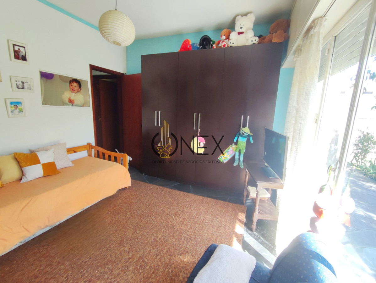 Casa ID.3774 - Casa en Venta de 7 dormitorios en Solymar a mts de la Rambla