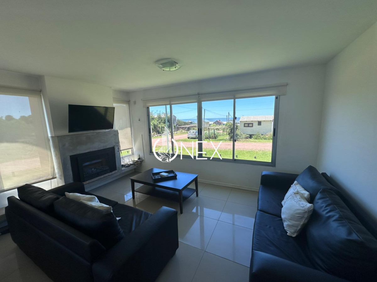 Casa ID.4559 - Venta casa de 4 dormitorios con vista al mar en Punta del Diablo.