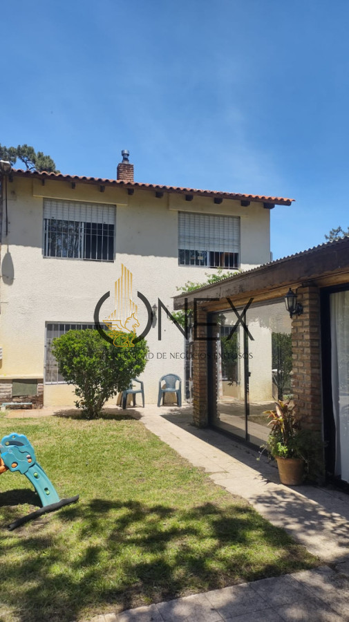 Casa ID.3977 - SE VENDE EXCELENTE PROPIEDAD DE 4 DORMITORIOS EN PINAMAR SUR