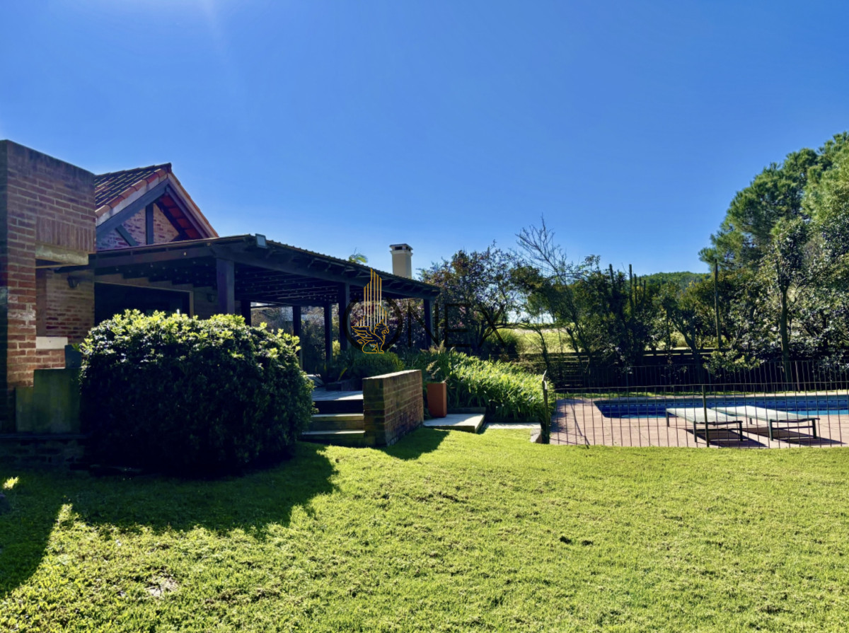 Casa ID.3373 - LUJO Y COMODIDAD Venta o Alquiler Casa Lomas Tahona 3D suite Playroom Estar Terraza Gge Piscina Parrillero