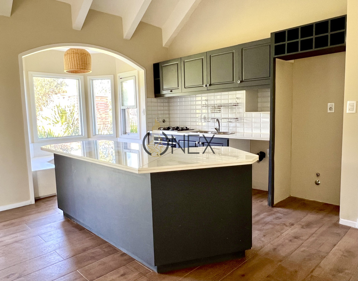 Casa ID.2001 - VENTA CASA CON RENTA 3 DORMITORIOS, CON PORCH Y PARRILLERO, BARRIO PRIVADO, LA TAHONA