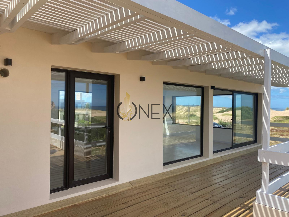 Casa ID.1404 - ¡Se vende espectacular casa a estrenar! de tres dormitorios, en Club del Lago, Punta Ballena  
