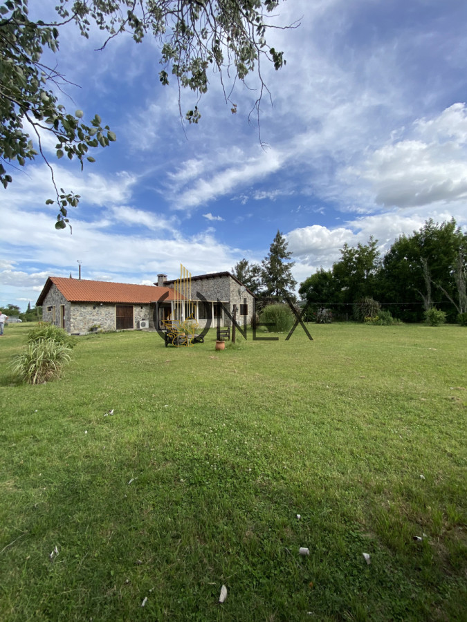 Casa ID.1557 - HERMOSA CASA DE PIEDRA EN VENTA 