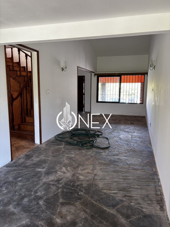 Casa ID.4761 - Hermosa Casa de 2 Plantas Las Toscas Sur, 2 cuadras de la Playa ,4 dormitorios, piscina, sotano, apto al fondo