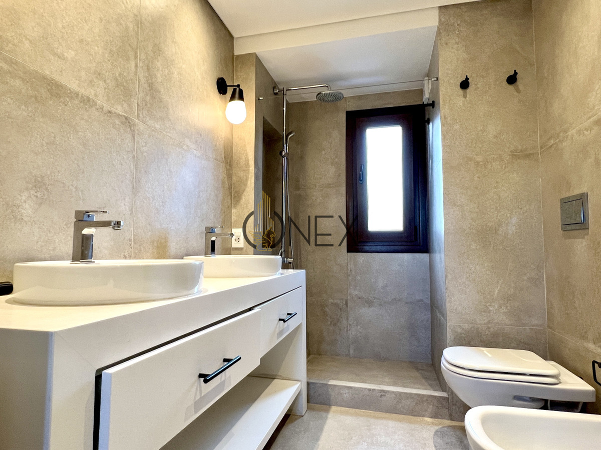 Casa ID.1871 - VENTA CASA 4 DORMITORIOS, 4 BAÑOS + SERVICIO, PISCINA Y PARRILLERO, BARRIO PRIVADO, LA TAHONA