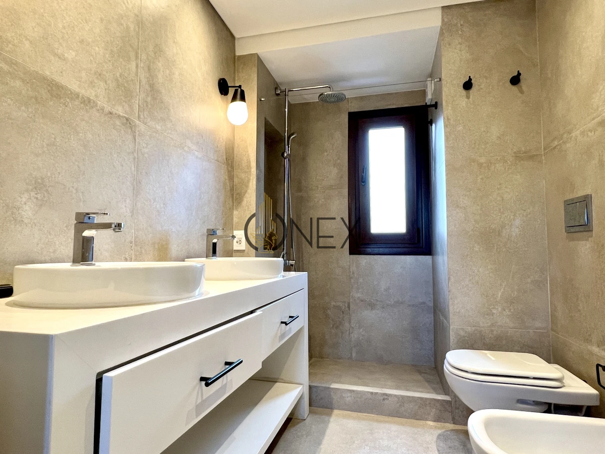 Casa ID.1871 - VENTA CASA 4 DORMITORIOS, 4 BAÑOS + SERVICIO, PISCINA Y PARRILLERO, BARRIO PRIVADO, LA TAHONA