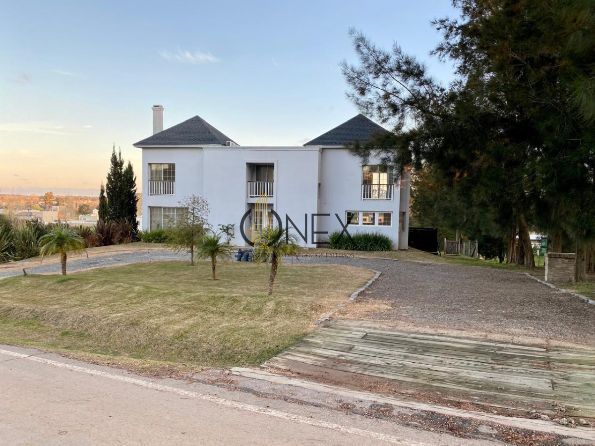 Casa ID.3374 - TU NUEVA VIDA EMPIEZA ACÁ! Venta Casa Altos la Tahona 3D Suite, estar, 2 plantas excelente ubicación  