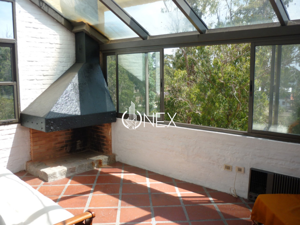 Casa ID.4333 - Casa Tipo Castillo en Venta - Frente al Mar - 3.500 m²