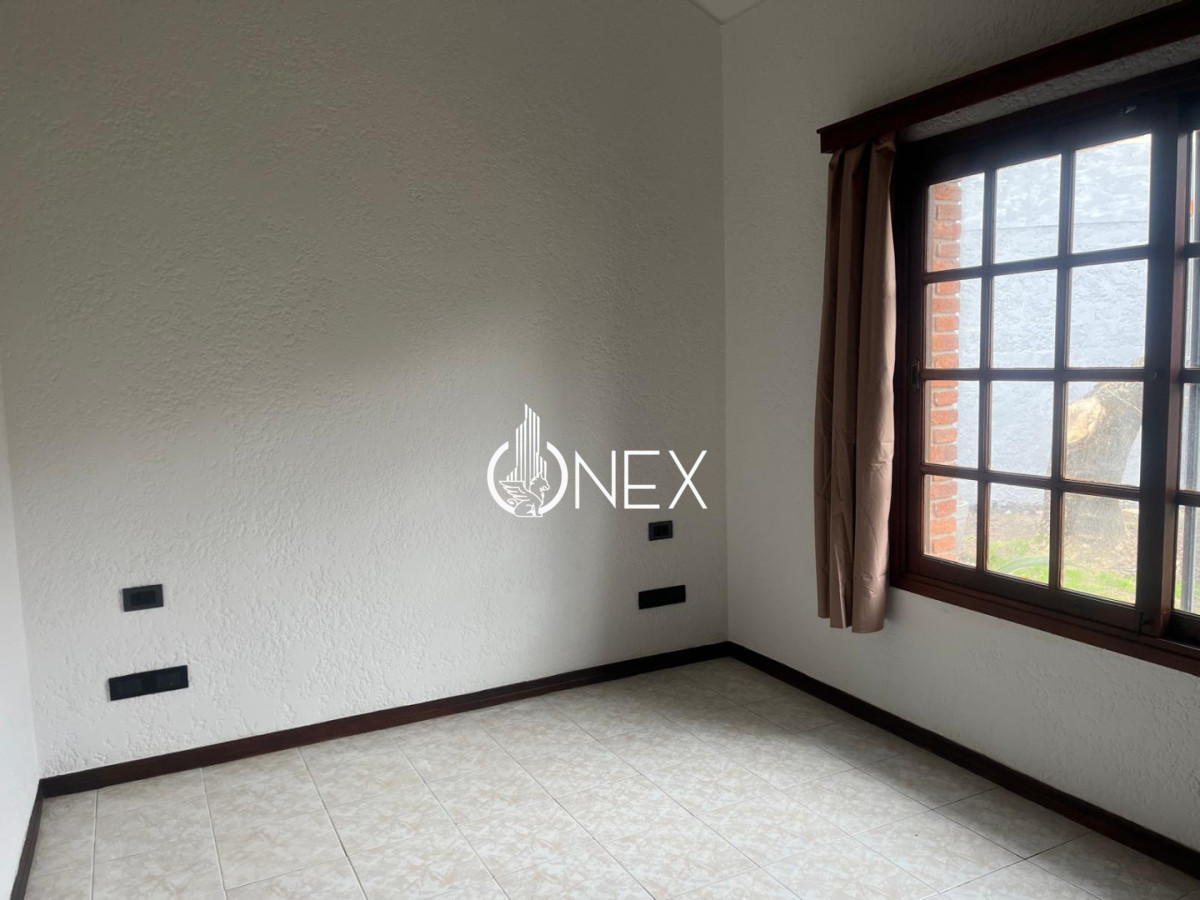 Casa ID.4580 - Venta casa de 4 dormitorios y 4 baños a 5 cuadras de la playa mansa.