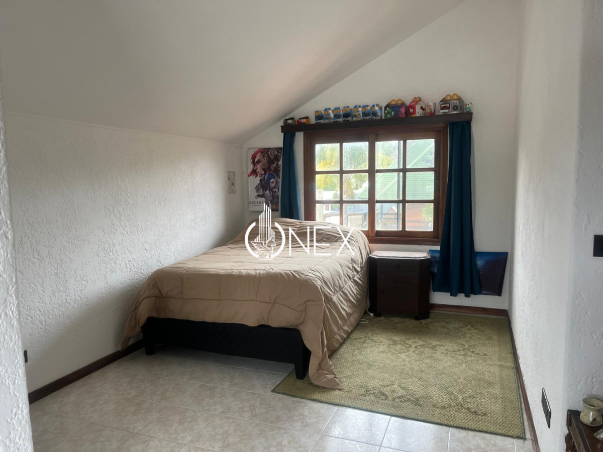 Casa ID.4580 - Venta casa de 4 dormitorios y 4 baños a 5 cuadras de la playa mansa.