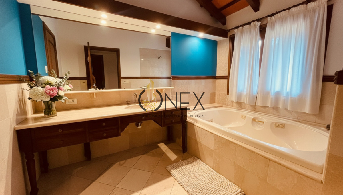 Casa ID.3373 - LUJO Y COMODIDAD Venta o Alquiler Casa Lomas Tahona 3D suite Playroom Estar Terraza Gge Piscina Parrillero