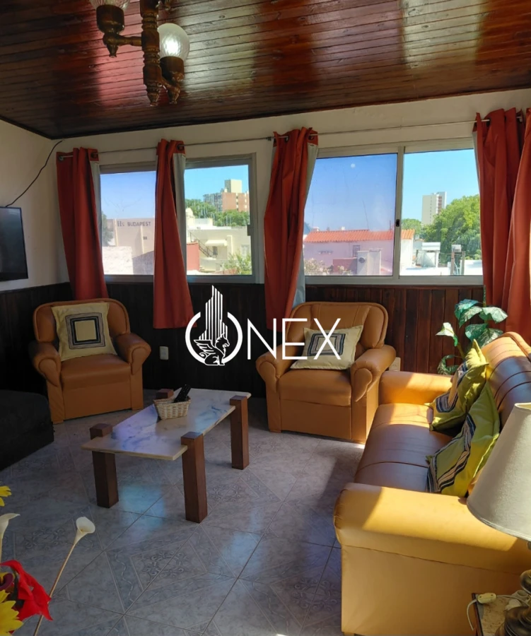 Casa ID.4194 - Oportunidad venta propiedad  dos casas  independientes + dependencia de servicio cerca de la rambla - Piriápolis