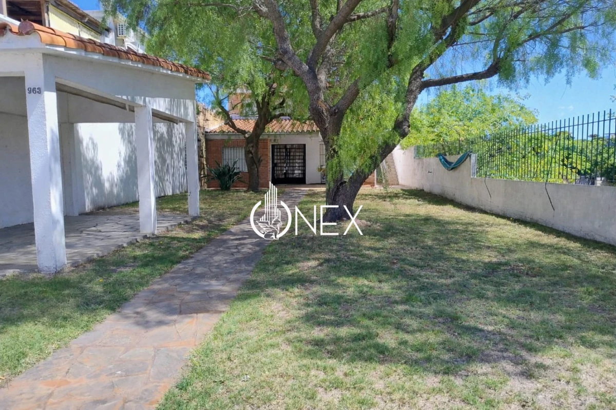 Casa ID.4194 - Oportunidad venta propiedad  dos casas  independientes + dependencia de servicio cerca de la rambla - Piriápolis