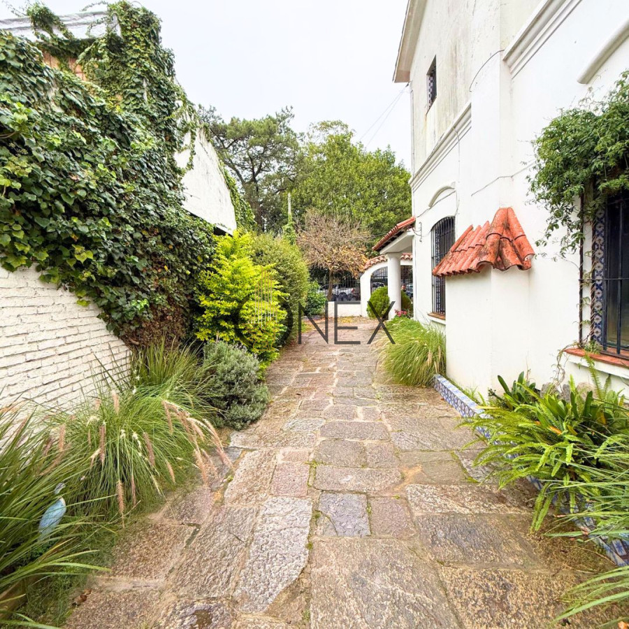 Casa ID.2241 - VENTA EXCLUSIVA CASA EN CARRASCO SUR