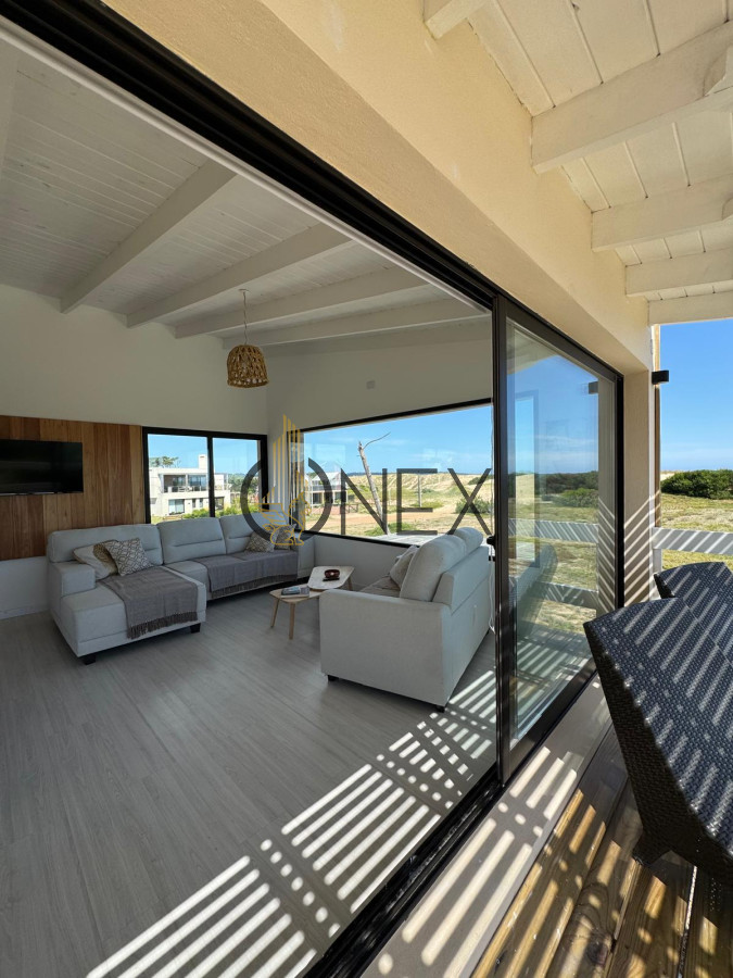 Casa ID.1404 - ¡Se vende espectacular casa a estrenar! de tres dormitorios, en Club del Lago, Punta Ballena  