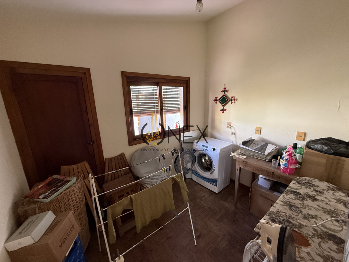 Casa ID.3526 - Se vende casa 5 dormitorios a pasos del centro de Tacuarembó 