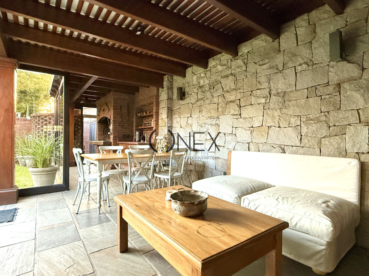 Casa ID.3611 - VENTA CASA 4 DORMITORIOS + SERVICIO, CARRASCO SUR