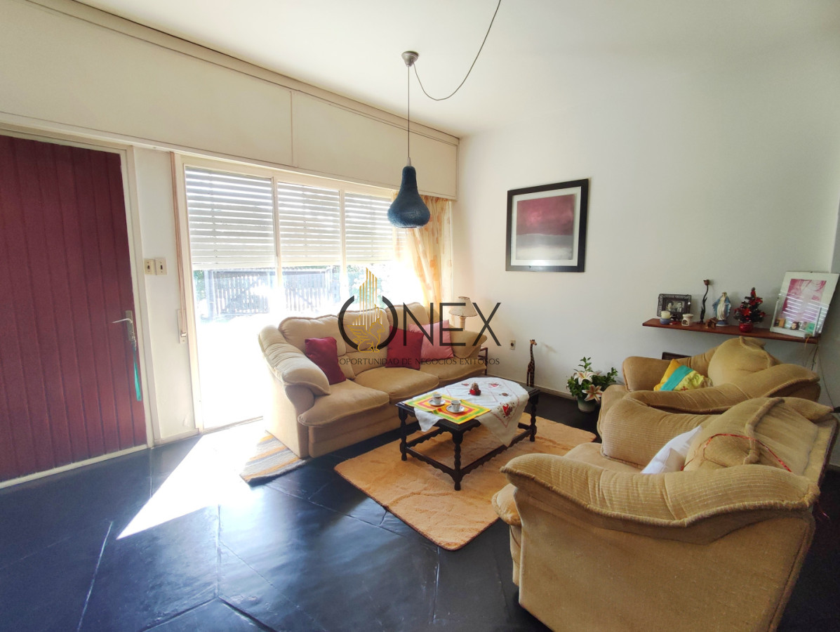 Casa ID.3774 - Casa en Venta de 7 dormitorios en Solymar a mts de la Rambla