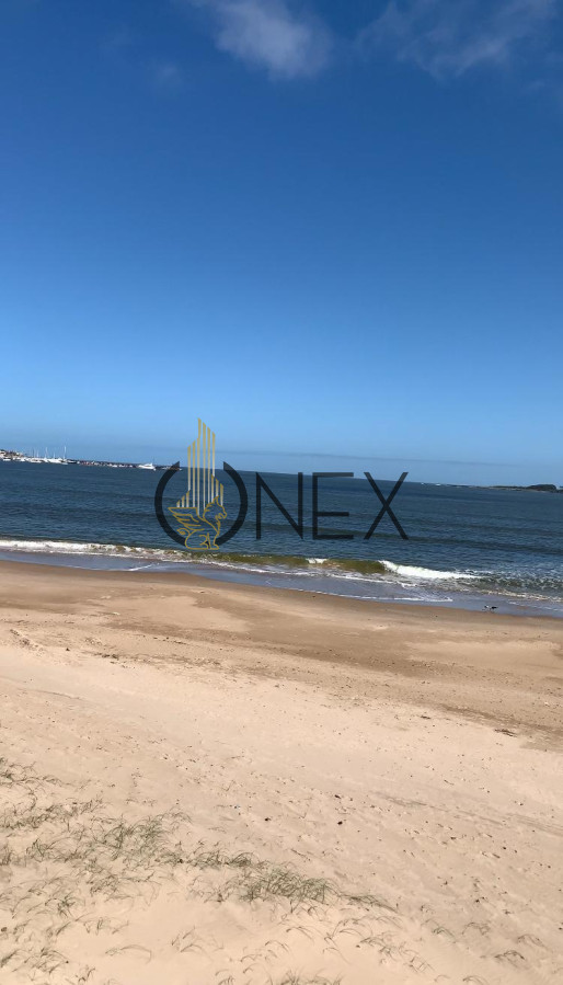 Casa ID.1227 - EN VENTA CASA EN PUNTA DEL ESTE A RECICLAR. IDEAL INVERSORES. ZONA LOS ÁNGELES 
