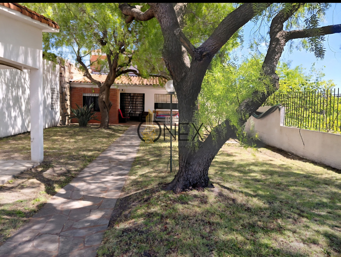 Casa ID.4194 - Oportunidad venta propiedad  dos casas  independientes + dependencia de servicio cerca de la rambla - Piriápolis