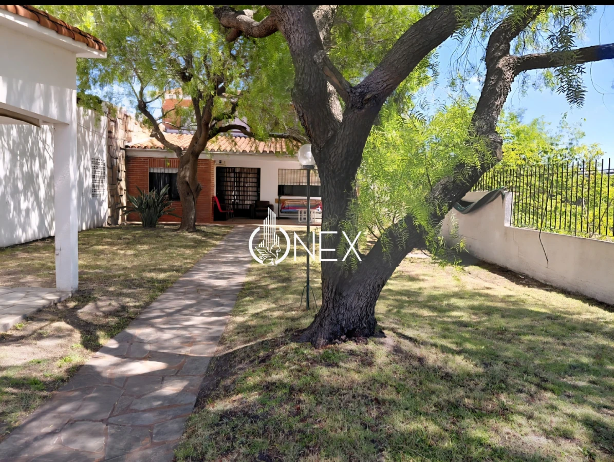 Casa ID.4194 - Oportunidad venta propiedad  dos casas  independientes + dependencia de servicio cerca de la rambla - Piriápolis