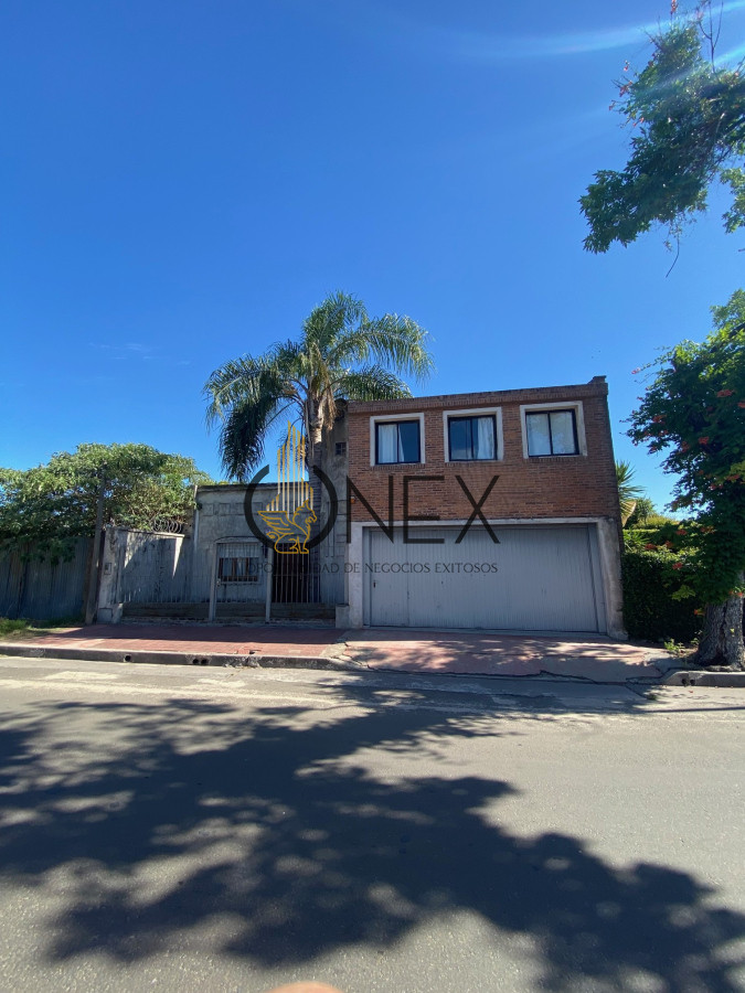 Casa ID.1534 - SE VENDE GRAN CASA EN CENTRO DE PAYSANDU