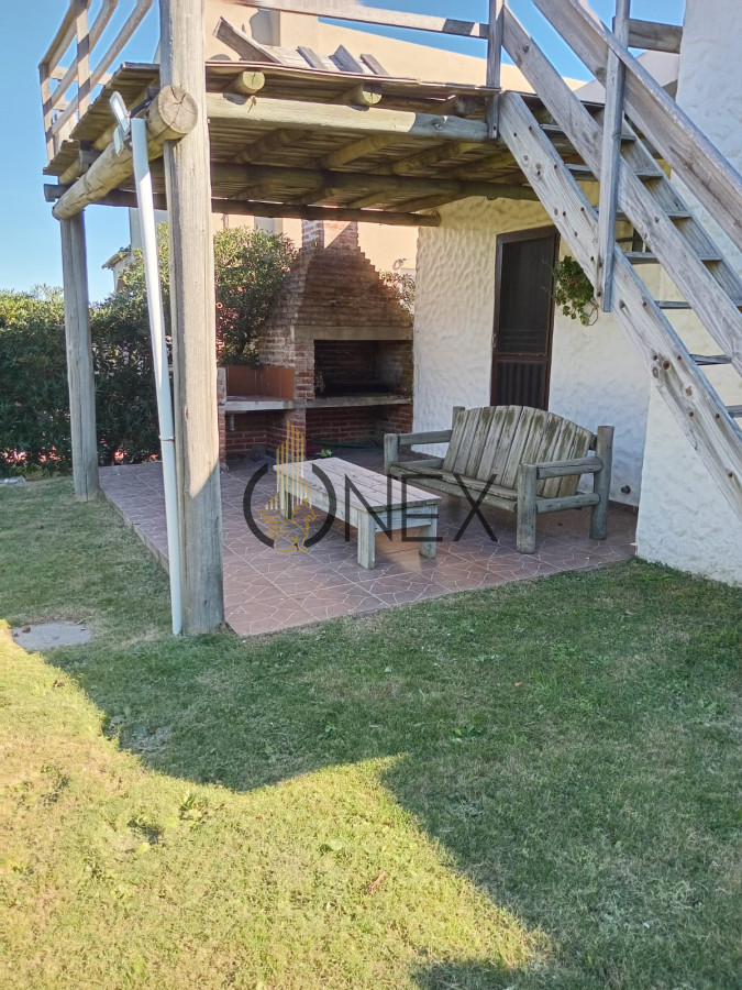 Casa ID.2981 - Venta casa de dos dormitorios zona El Chorro a 100 del mar y rotonda ruta 104