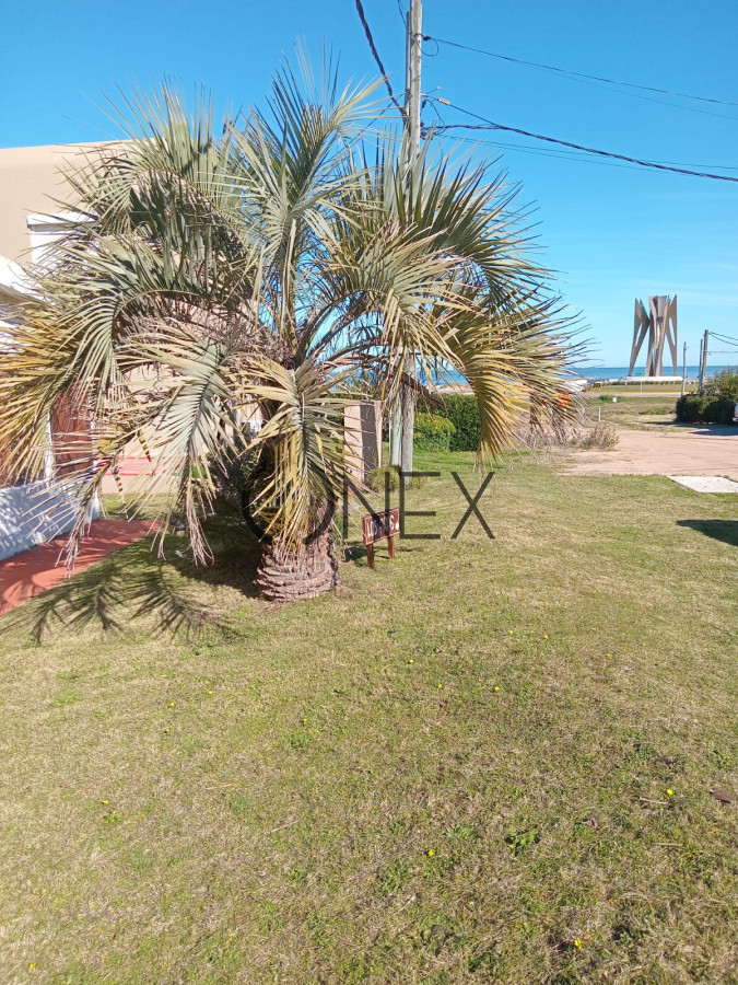 Casa ID.2981 - Venta casa de dos dormitorios zona El Chorro a 100 del mar y rotonda ruta 104