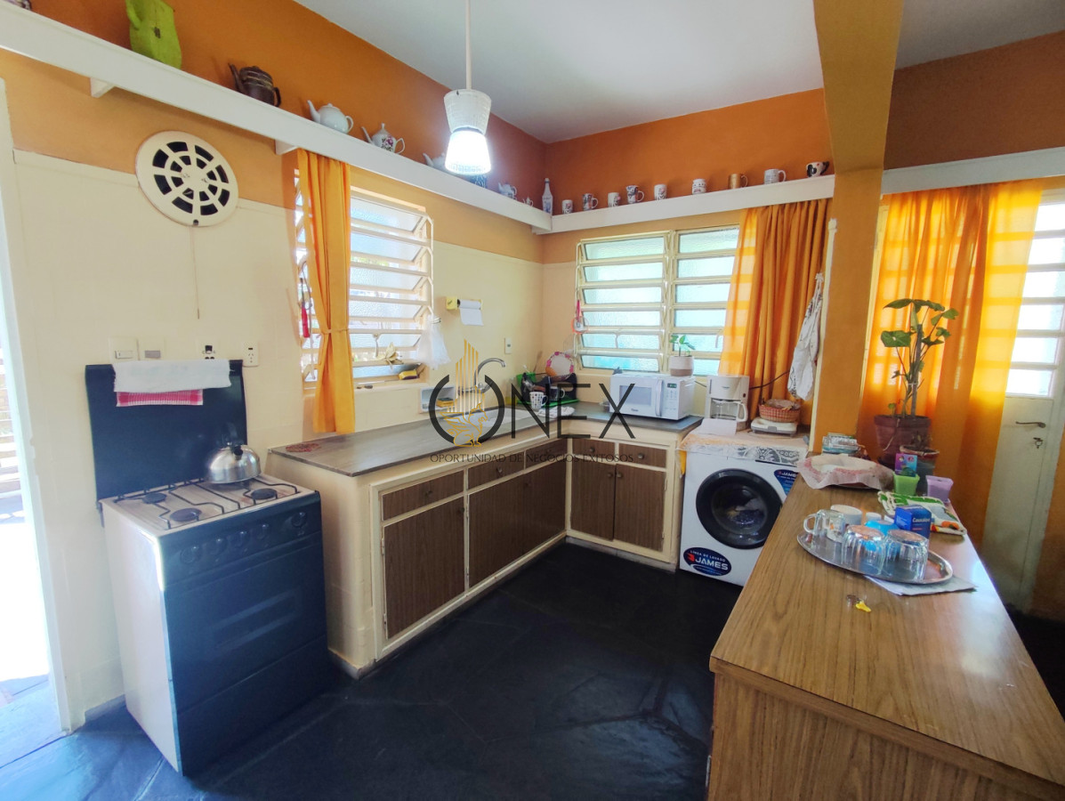 Casa ID.3774 - Casa en Venta de 7 dormitorios en Solymar a mts de la Rambla