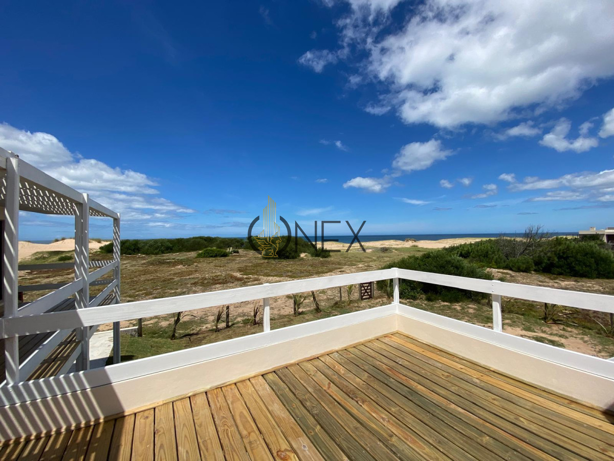 Casa ID.1404 - ¡Se vende espectacular casa a estrenar! de tres dormitorios, en Club del Lago, Punta Ballena  