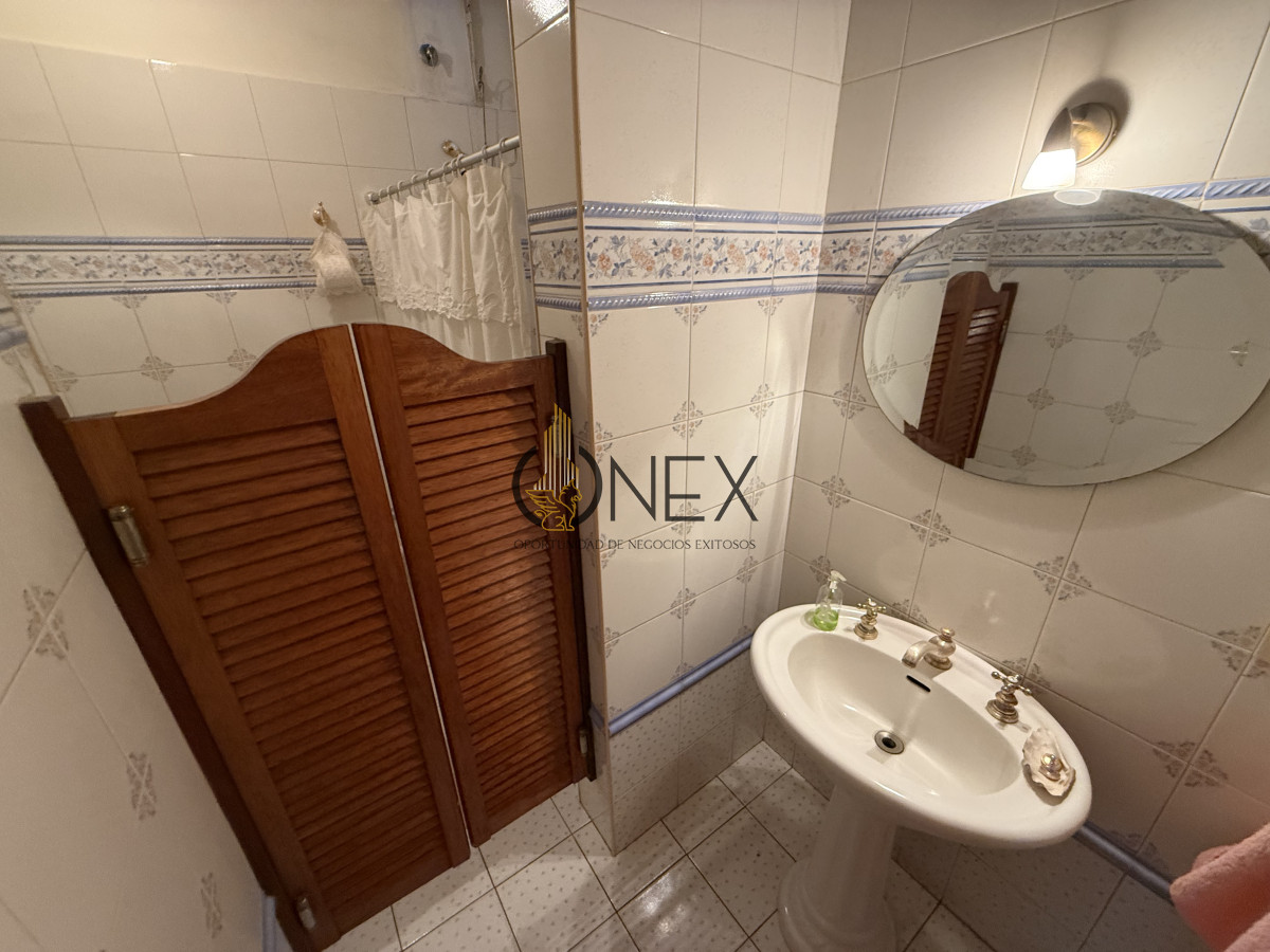 Casa ID.3526 - Se vende casa 5 dormitorios a pasos del centro de Tacuarembó 