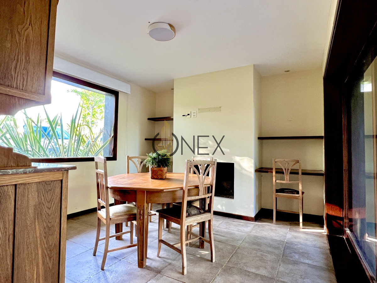 Casa ID.1871 - VENTA CASA 4 DORMITORIOS, 4 BAÑOS + SERVICIO, PISCINA Y PARRILLERO, BARRIO PRIVADO, LA TAHONA