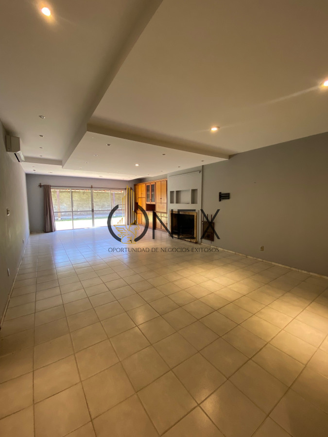 Casa ID.1534 - SE VENDE GRAN CASA EN CENTRO DE PAYSANDU