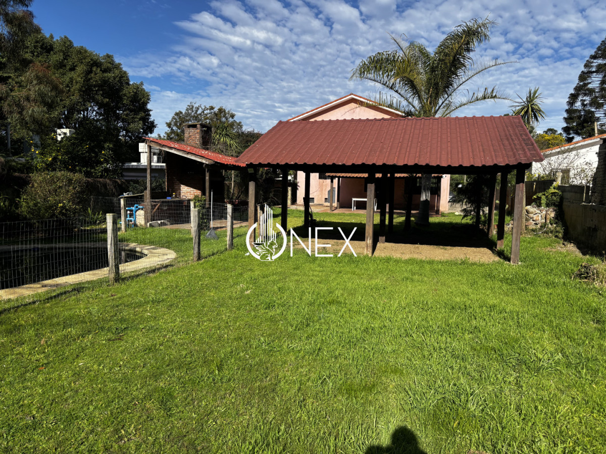 Casa ID.4761 - Hermosa Casa de 2 Plantas Las Toscas Sur, 2 cuadras de la Playa ,4 dormitorios, piscina, sotano, apto al fondo