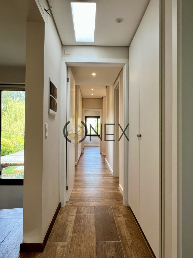 Casa ID.1871 - VENTA CASA 4 DORMITORIOS, 4 BAÑOS + SERVICIO, PISCINA Y PARRILLERO, BARRIO PRIVADO, LA TAHONA