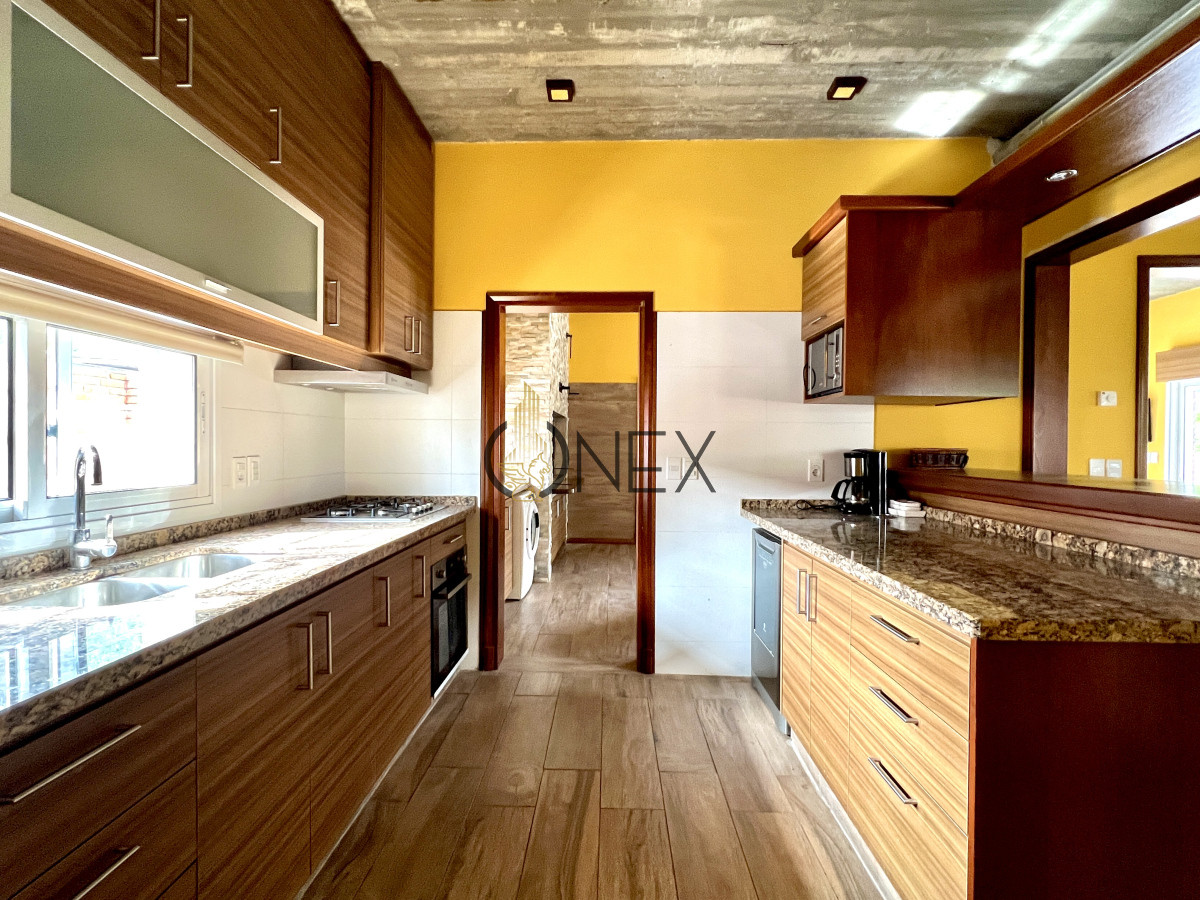 Casa ID.1848 - VENTA CASA AMUEBLADA, 3 DORMITORIOS, 3 BAÑOS, PLAYA GRANDE, PIRIÁPOLIS