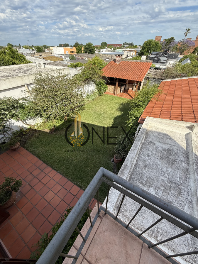 Casa ID.3526 - Se vende casa 5 dormitorios a pasos del centro de Tacuarembó 