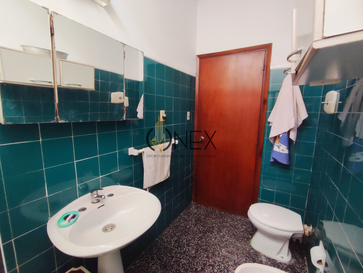 Casa ID.3774 - Casa en Venta de 7 dormitorios en Solymar a mts de la Rambla