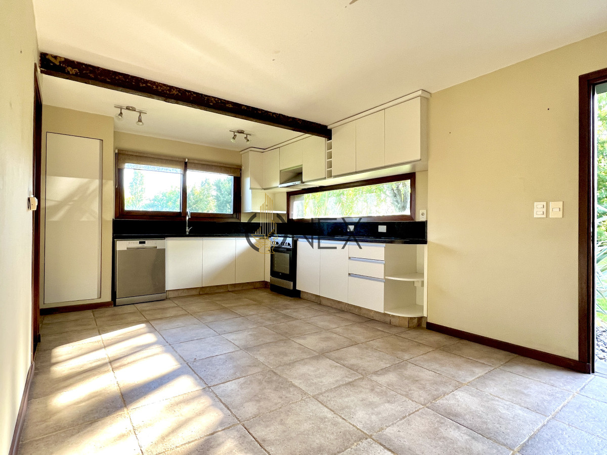 Casa ID.1871 - VENTA CASA 4 DORMITORIOS, 4 BAÑOS + SERVICIO, PISCINA Y PARRILLERO, BARRIO PRIVADO, LA TAHONA